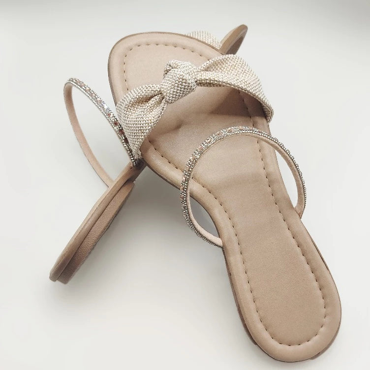 Sandália Rasteira Chinelo Brilho Tira de Strass Lacinho