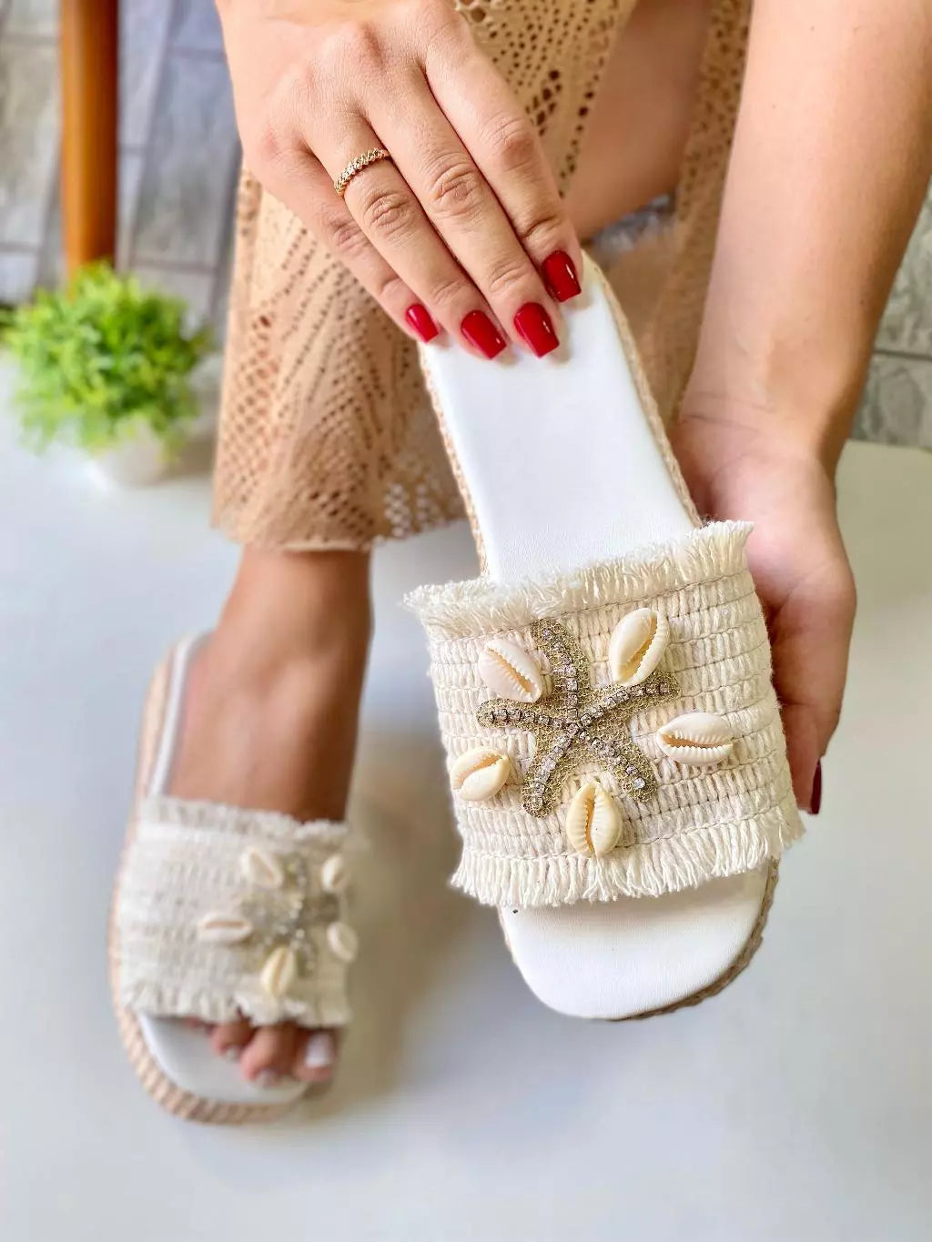 Flat Sandália Feminina Calce Fácil c/ Buzios e Estrelas