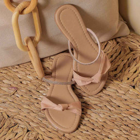 Sandália Rasteira Chinelo Brilho Tira de Strass Lacinho