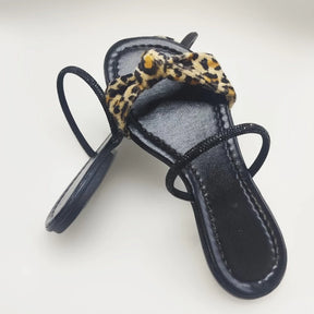 Sandália Rasteira Chinelo Brilho Tira de Strass Lacinho